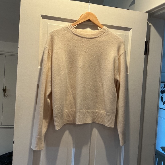 Aritzia Sweaters - 100% cashmere crew neck sweater aritzia